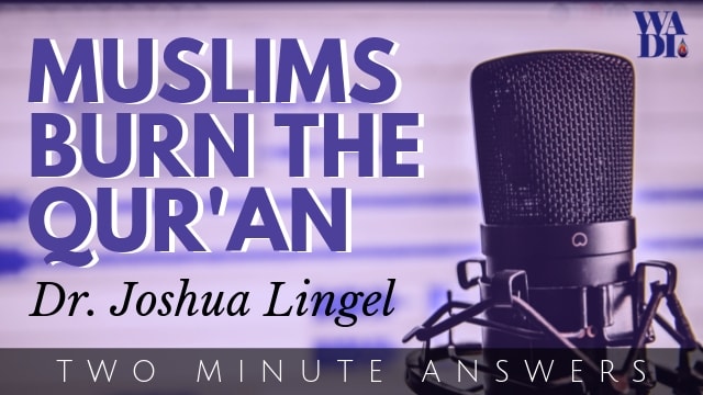 Muslims burn the Quran